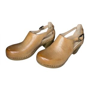 NWOT Dansko Sassy leather heeled shoes